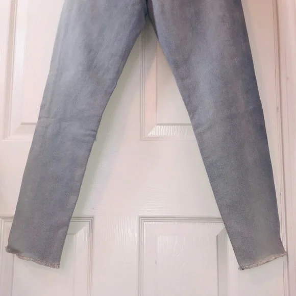 Levi’s juniors “mom jeans” (24) - Picture 8 of 8